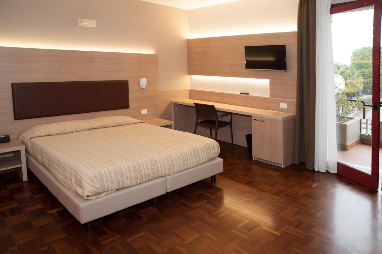 Hotel Buca Di Bacco Volta Mantovana Buitenkant foto