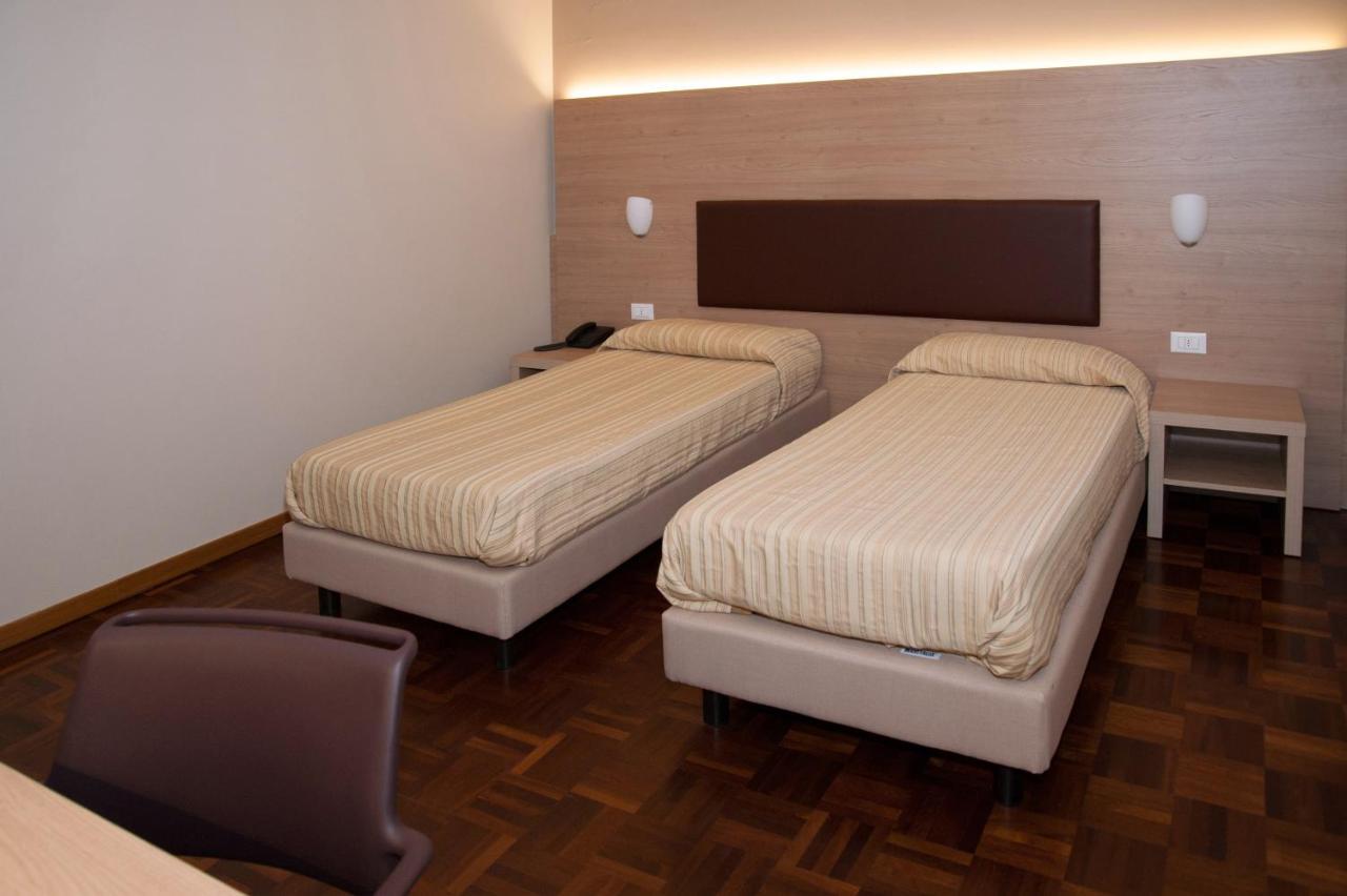 Hotel Buca Di Bacco Volta Mantovana Buitenkant foto